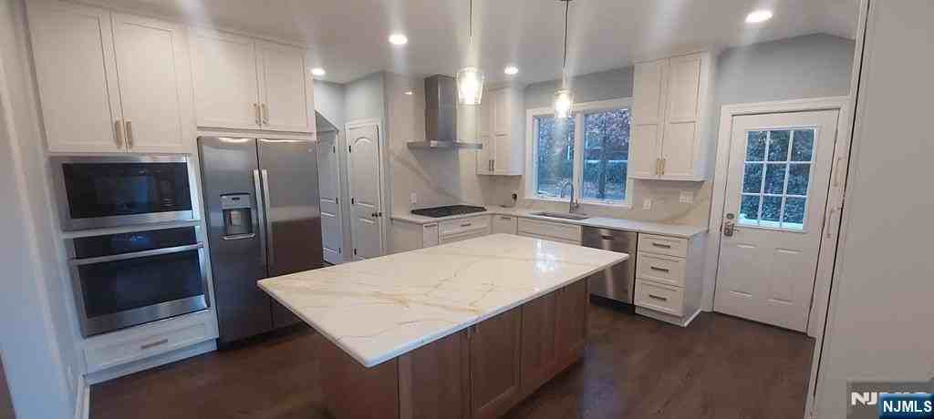 321 Spring Ave - Photo 5 of 17