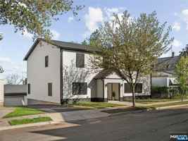 featured image of 432 Jefferson St #1