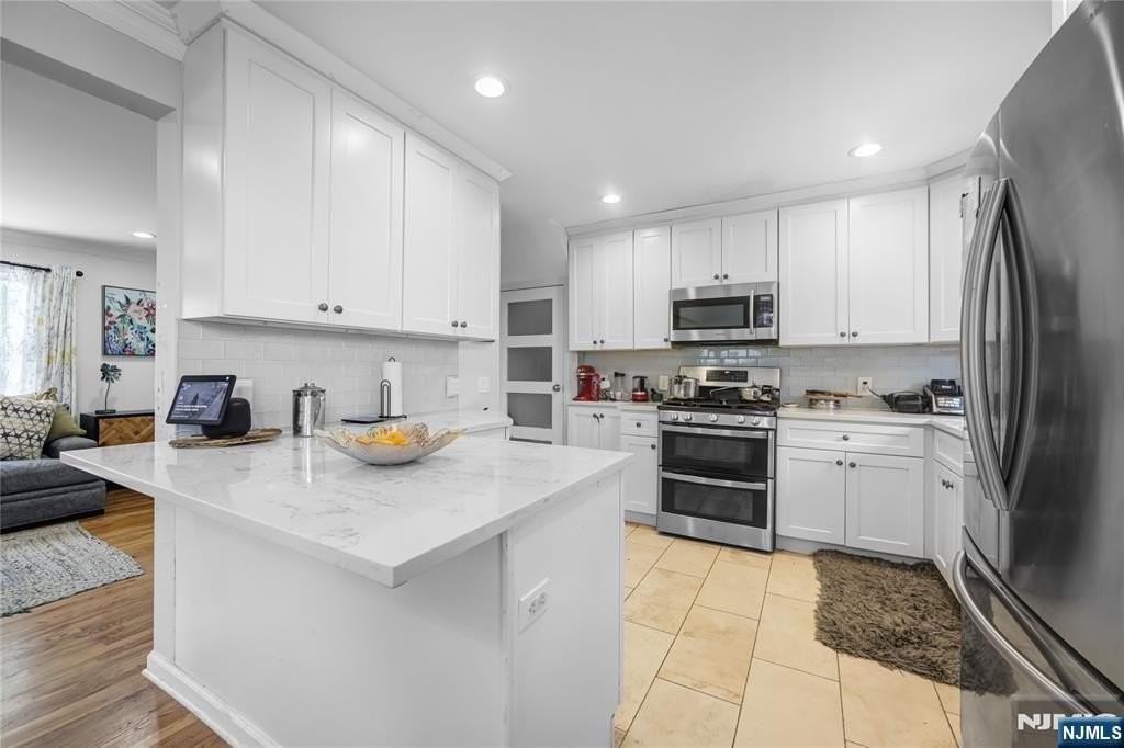 122 Village Cir W - Photo 5 of 23