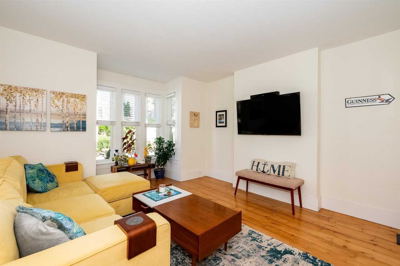 46 Dennett St - Photo 5 of 42