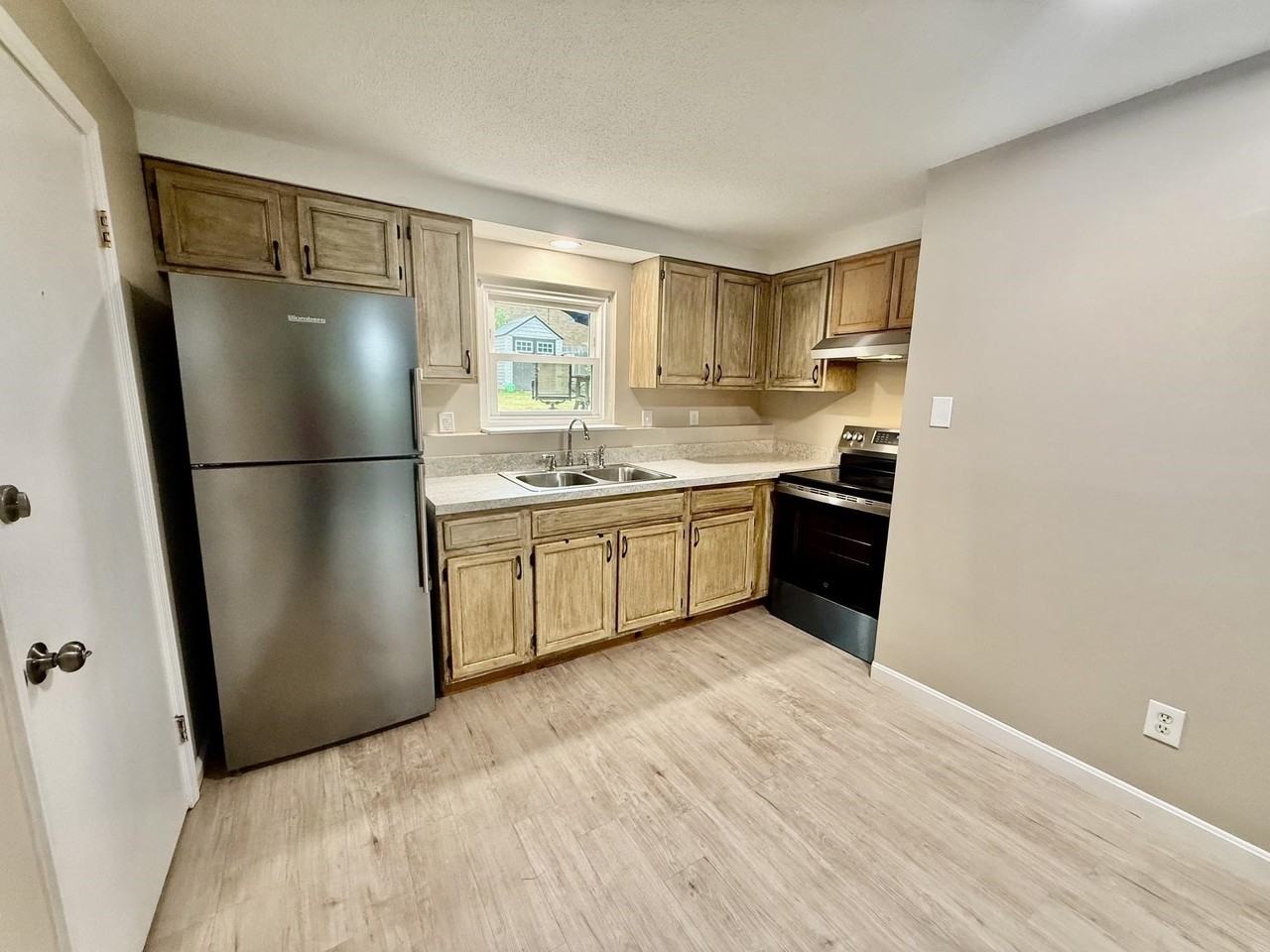 945 Mammoth Rd #1S - Photo 2 of 22