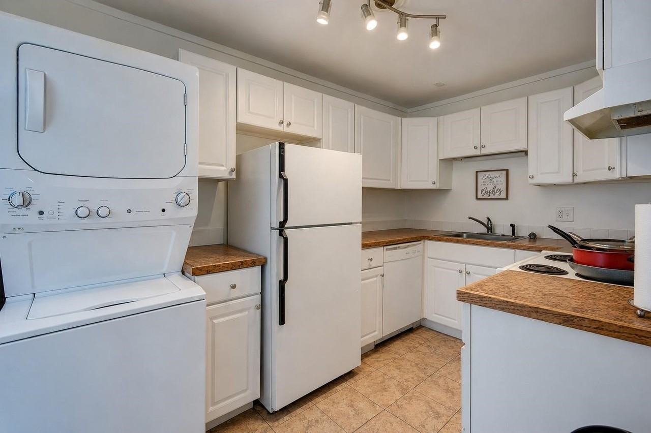 22 Oak St #2 - Photo 3 of 12