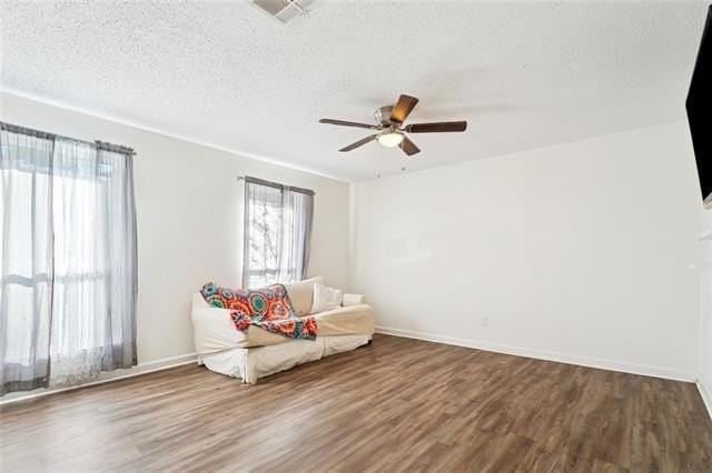 447 Magnolia St - Photo 4 of 22
