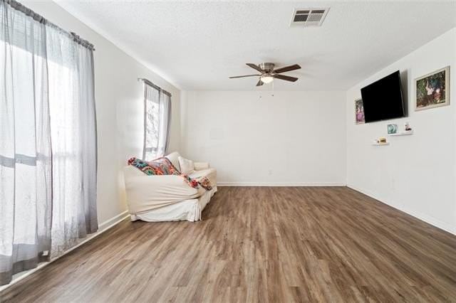 447 Magnolia St - Photo 5 of 22