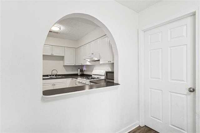 447 Magnolia St - Photo 7 of 22
