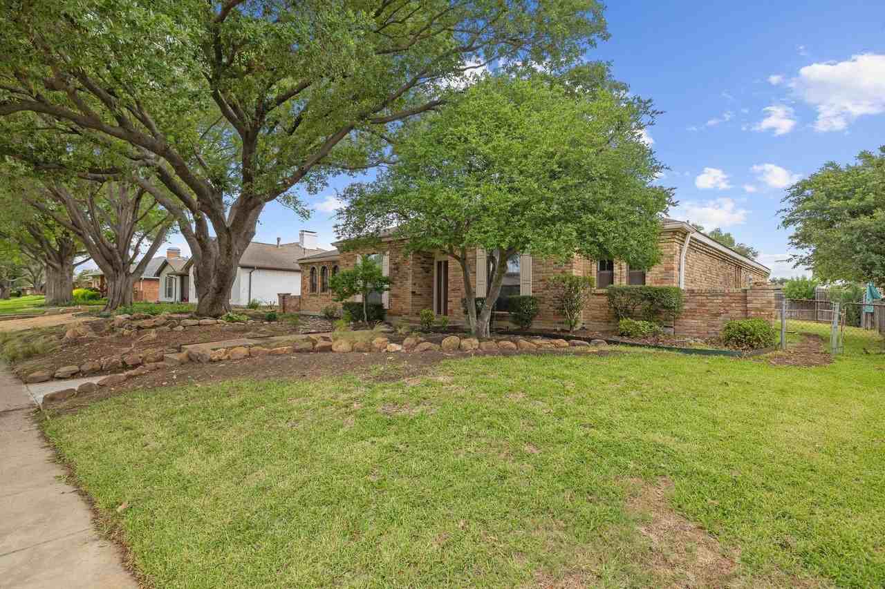 1527 Estates Way - Photo 3 of 40