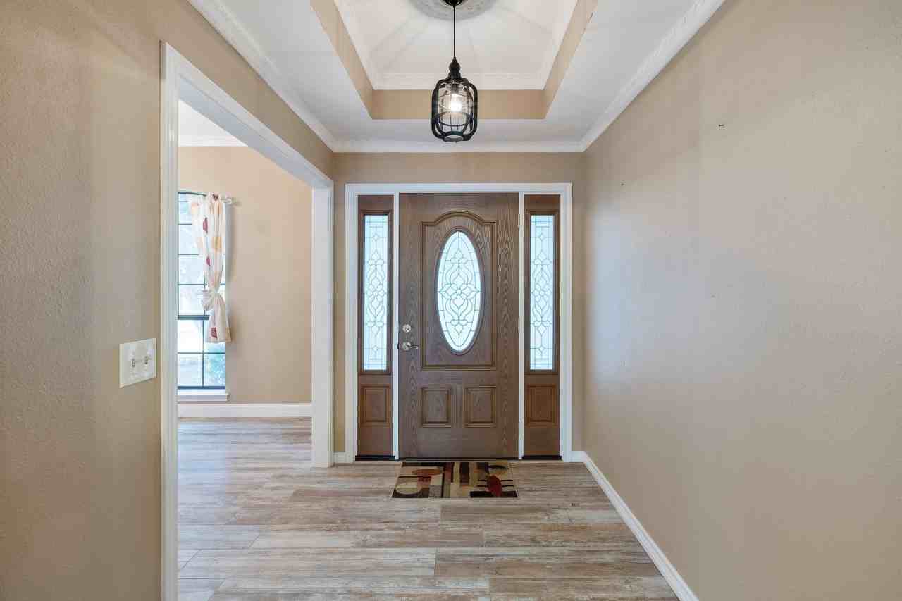 1527 Estates Way - Photo 4 of 40