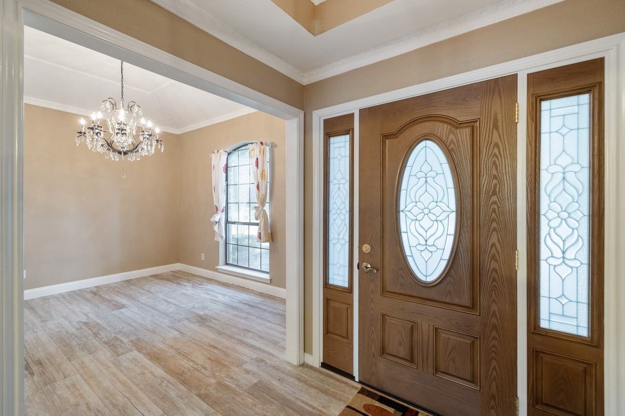 1527 Estates Way - Photo 5 of 40