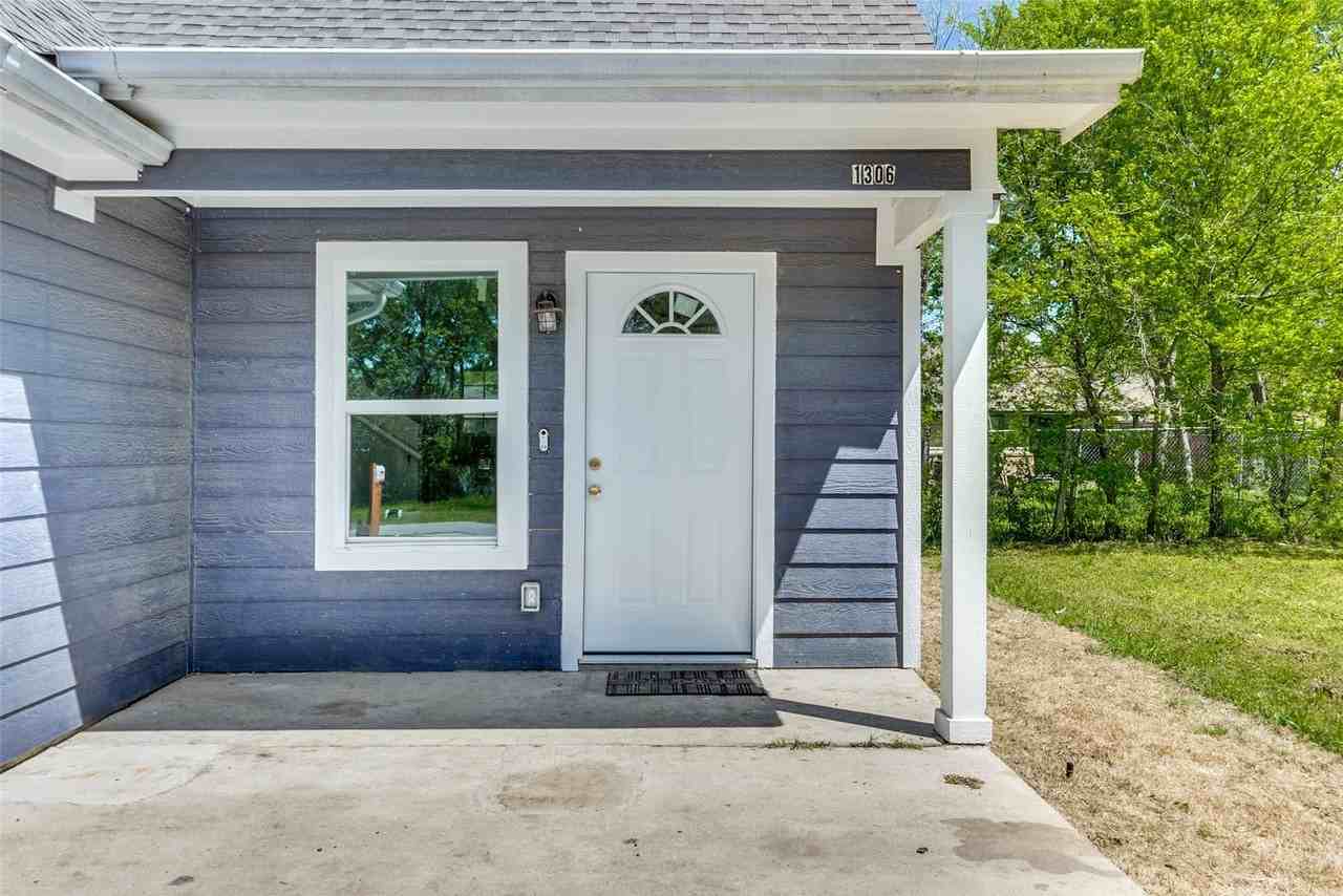 1306 Foley St - Photo 2 of 24