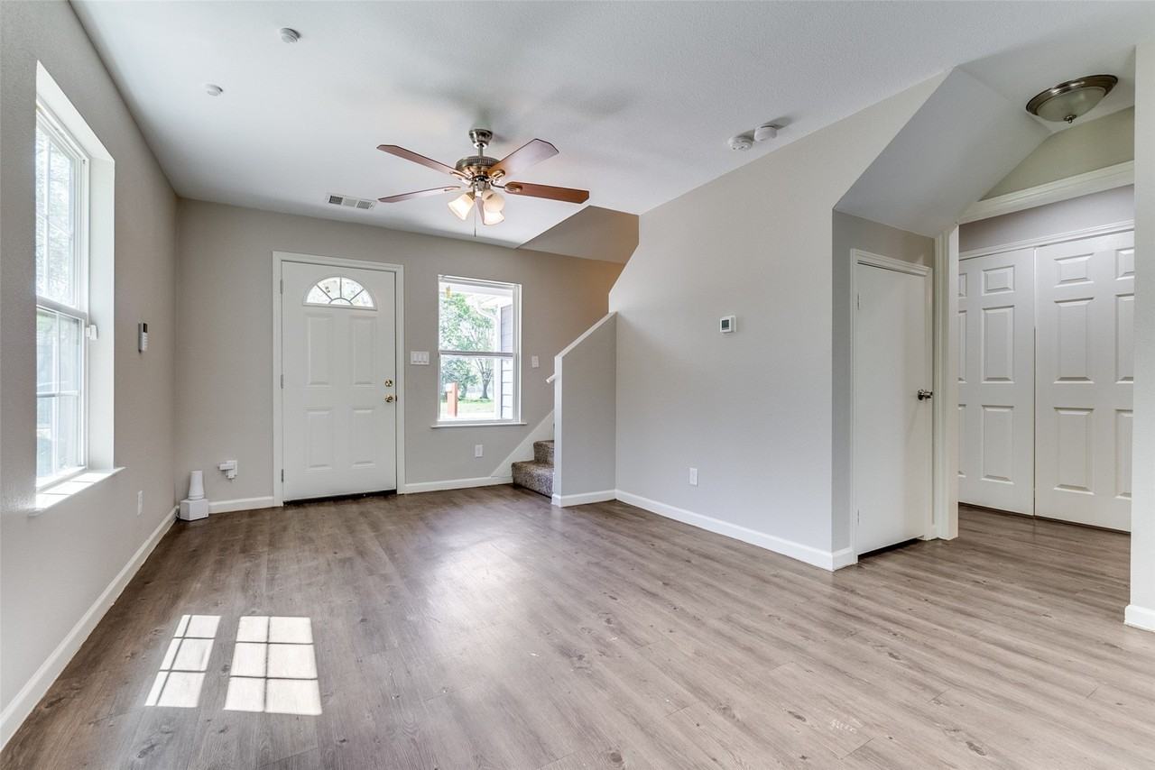 1306 Foley St - Photo 4 of 24