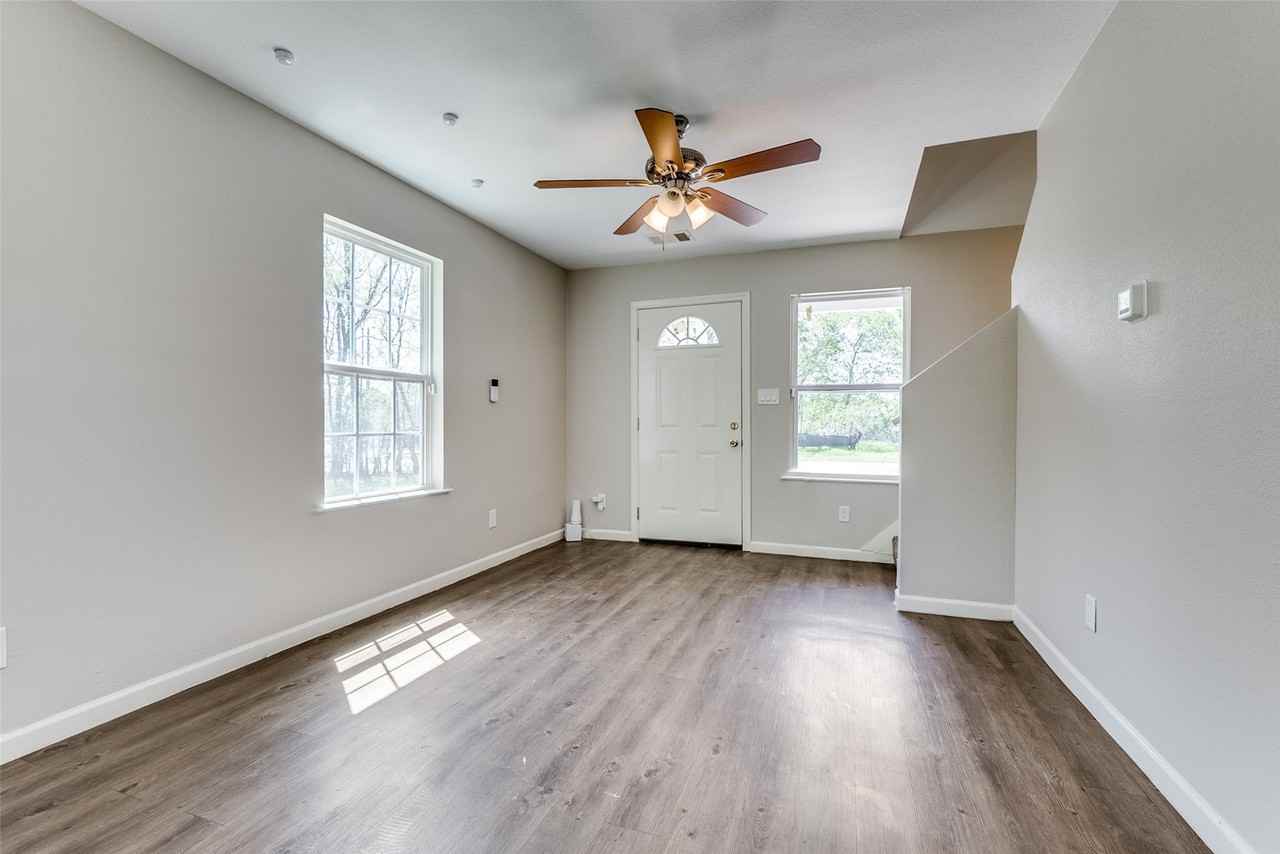 1306 Foley St - Photo 5 of 24