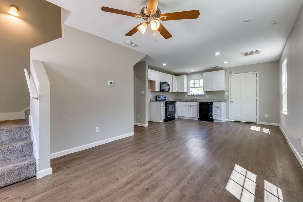 1306 Foley St - Photo 7 of 24