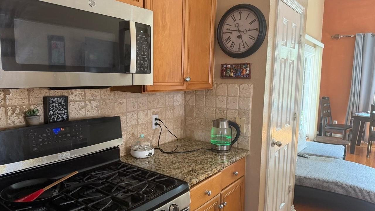 921 Parker Dr - Photo 5 of 13