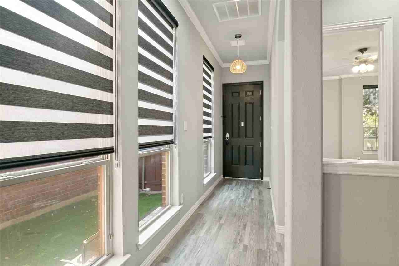 2450 Sunderland Ln - Photo 3 of 25