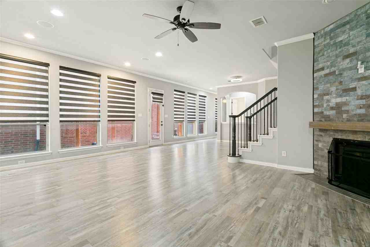2450 Sunderland Ln - Photo 6 of 25