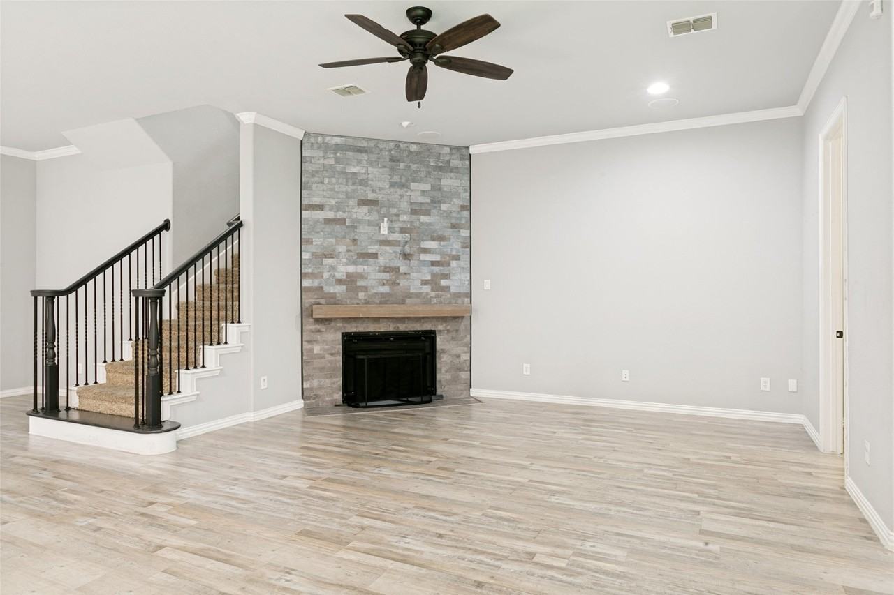 2450 Sunderland Ln - Photo 7 of 25