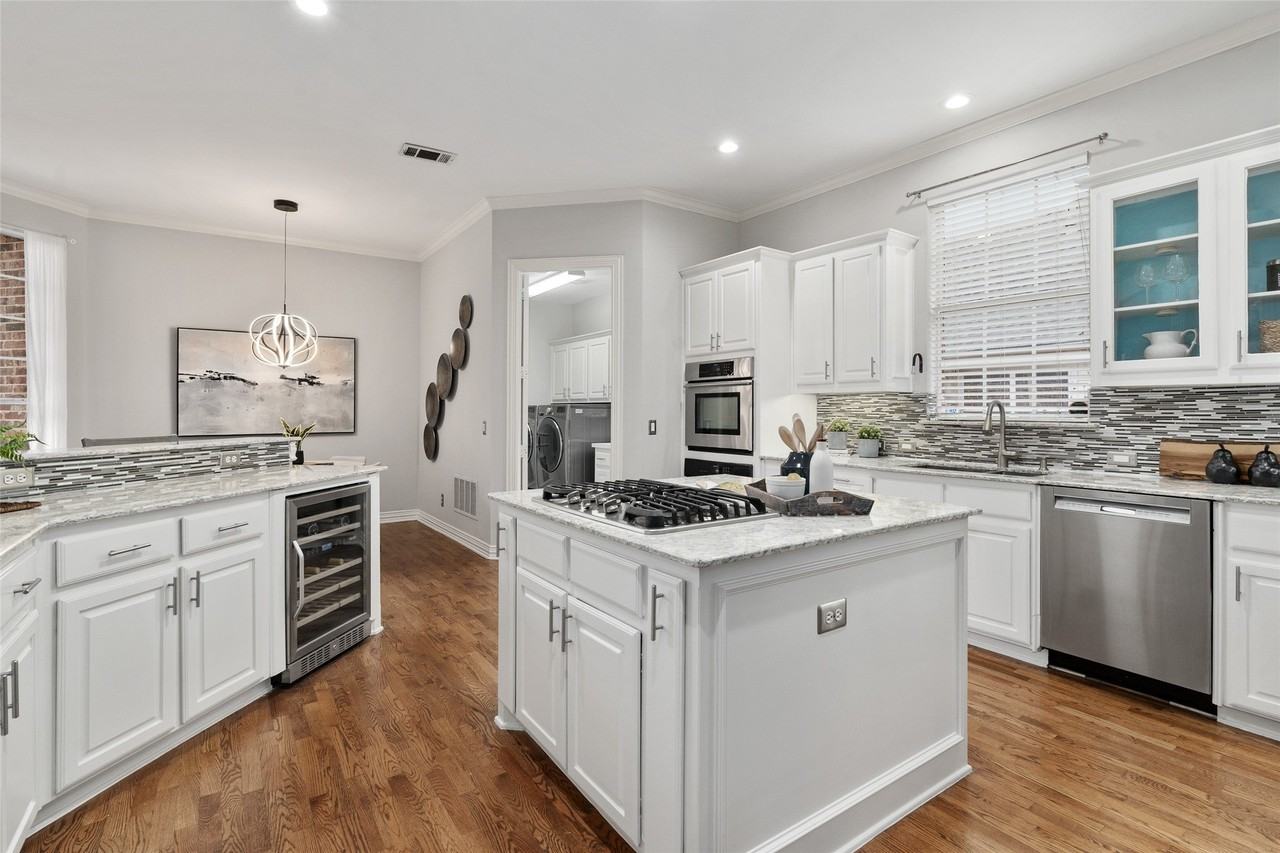 433 Martel Ln - Photo 6 of 40