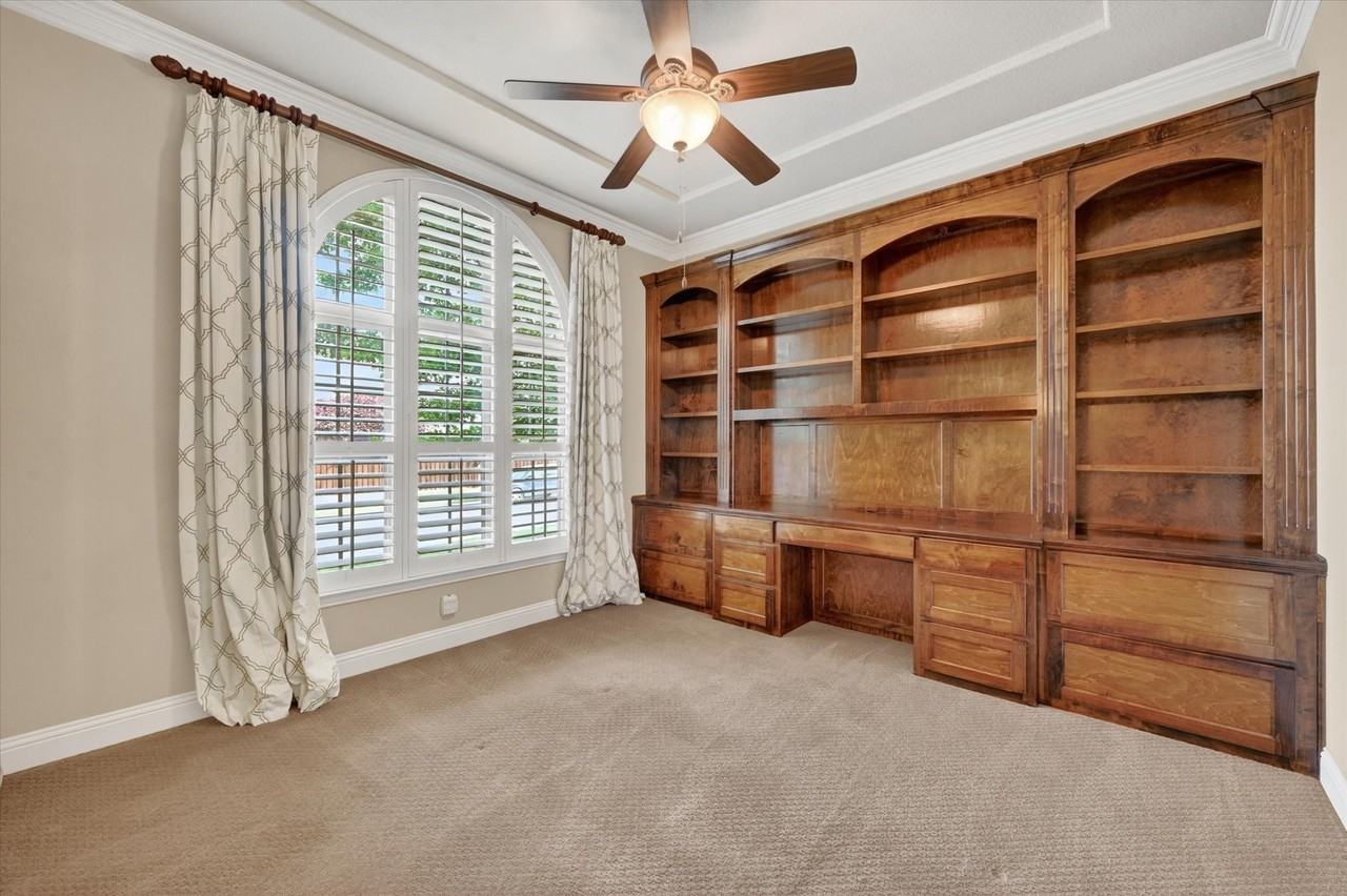 10075 Stancil Ln - Photo 2 of 18