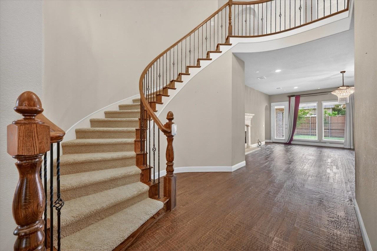 10075 Stancil Ln - Photo 3 of 18
