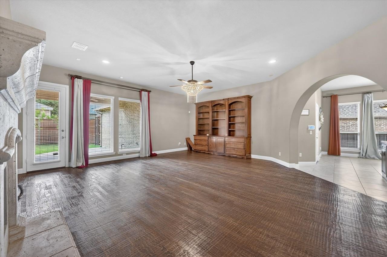 10075 Stancil Ln - Photo 4 of 18