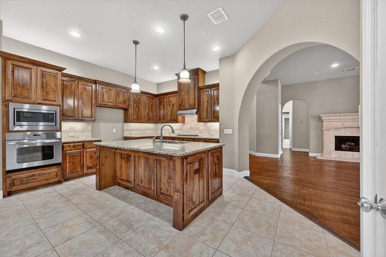 10075 Stancil Ln - Photo 7 of 18