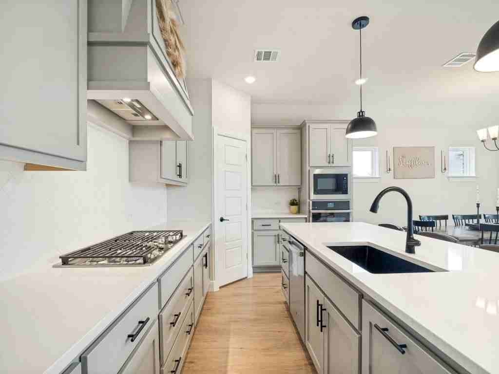 2817 Troon St - Photo 5 of 26