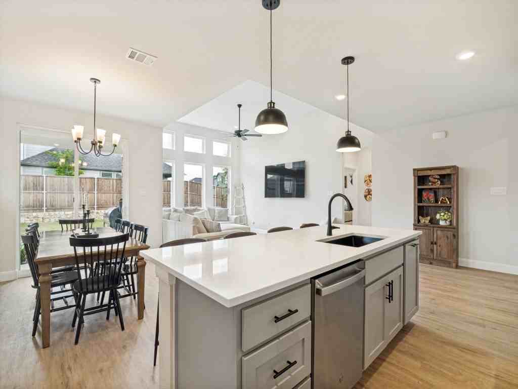 2817 Troon St - Photo 7 of 26