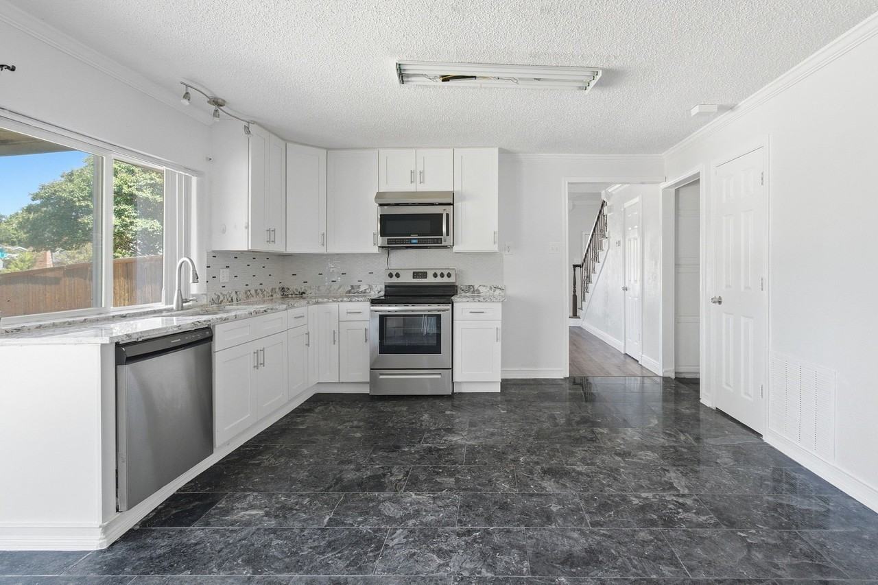 2930 Lancer Ln - Photo 2 of 17