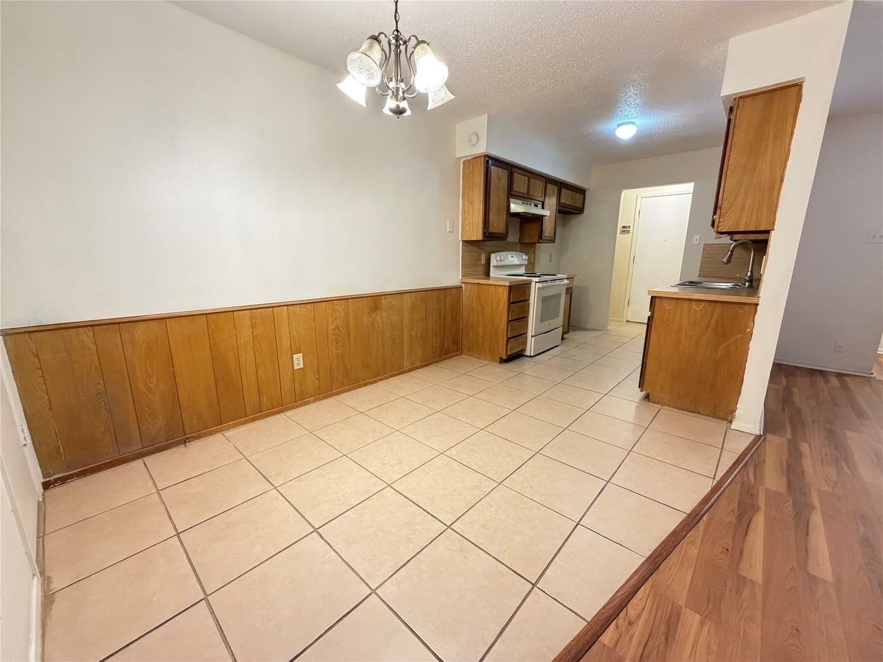 425 Signal Hill Ct N - Photo 5 of 15