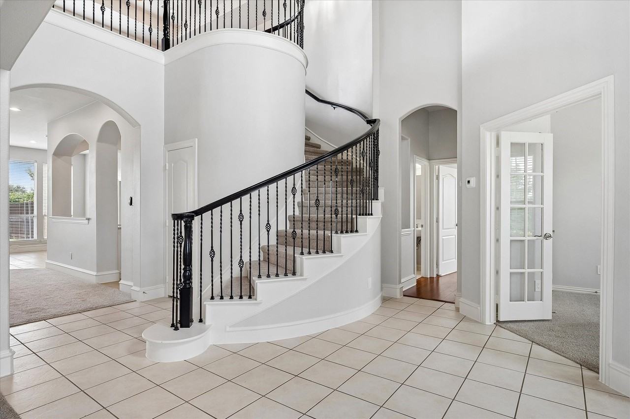 1604 Morning Dove Ct - Photo 3 of 31