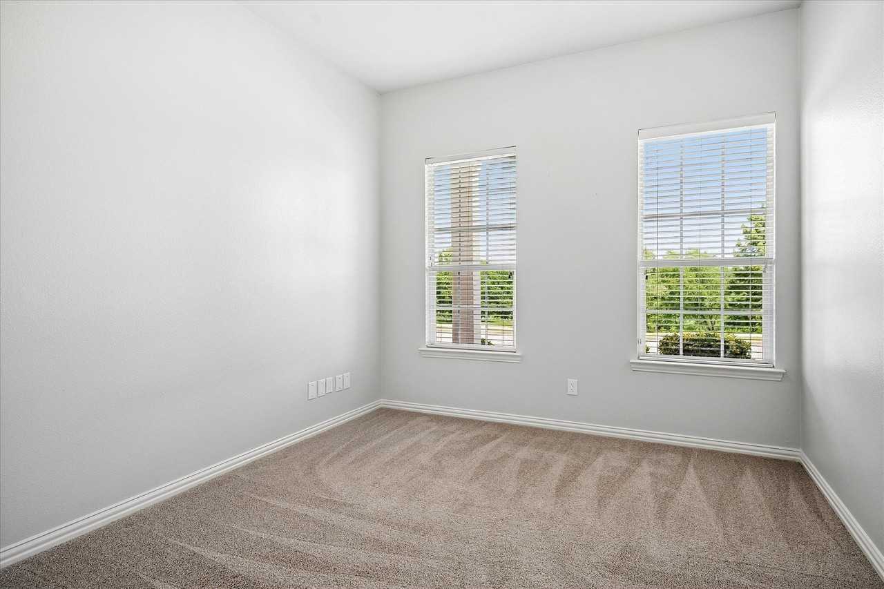 1604 Morning Dove Ct - Photo 7 of 31