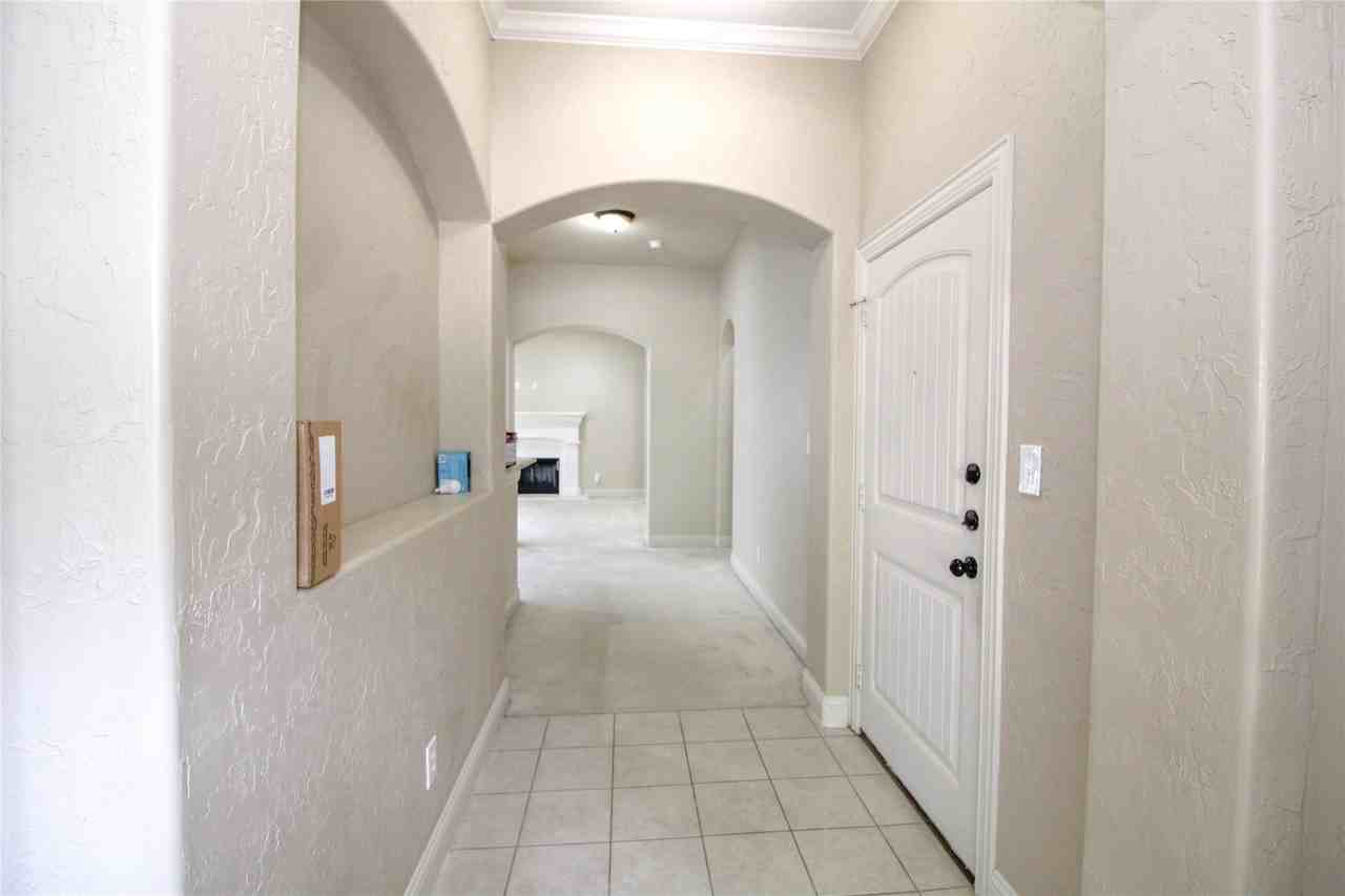 215 Wooded Creek Ave - Photo 2 of 25