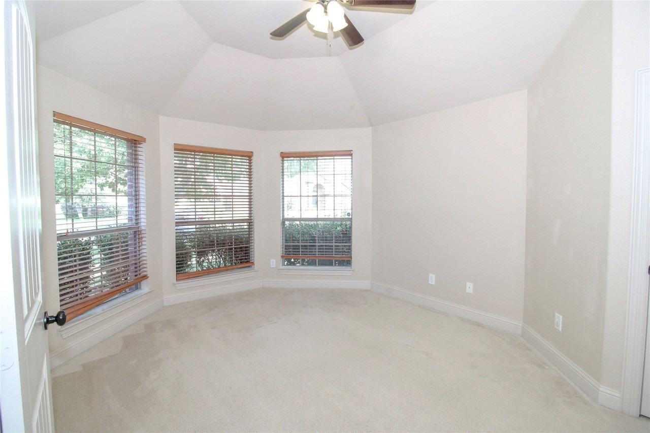 215 Wooded Creek Ave - Photo 3 of 25