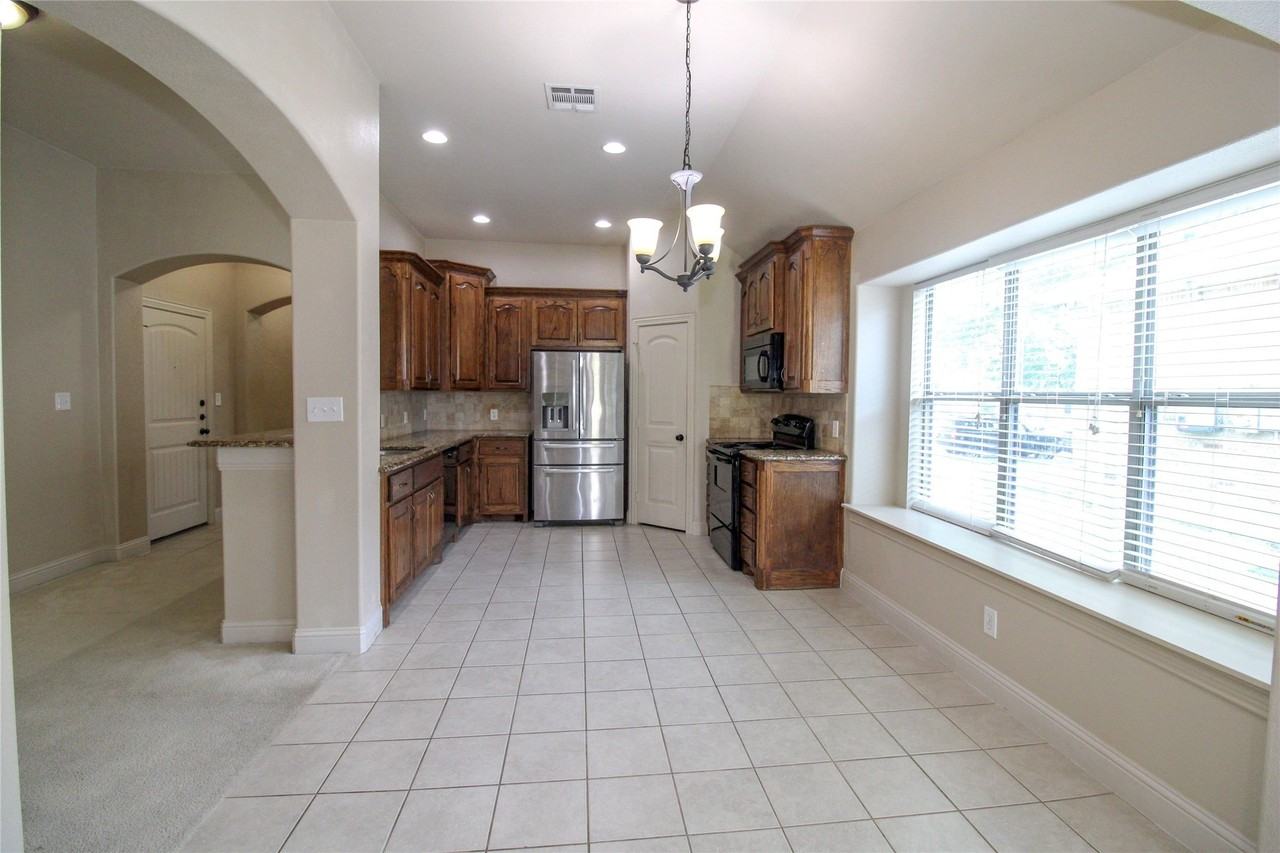 215 Wooded Creek Ave - Photo 6 of 25