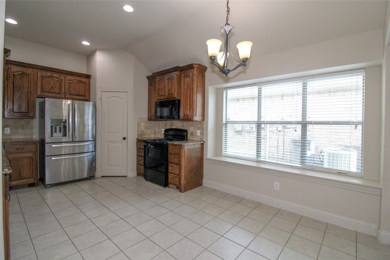 215 Wooded Creek Ave - Photo 7 of 25