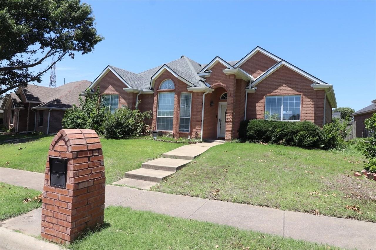4041 Brazos Dr - Photo 2 of 28