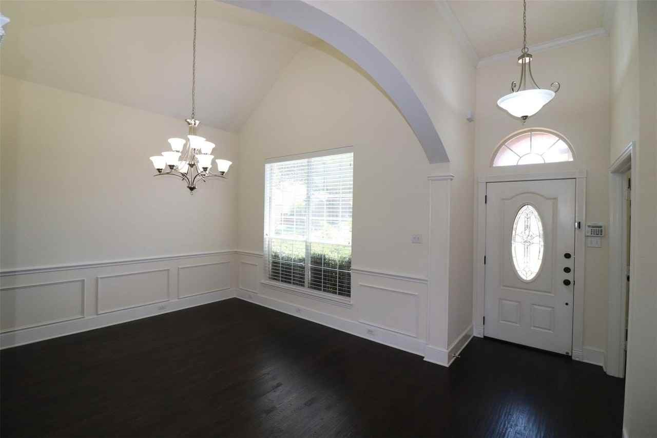 4041 Brazos Dr - Photo 3 of 28