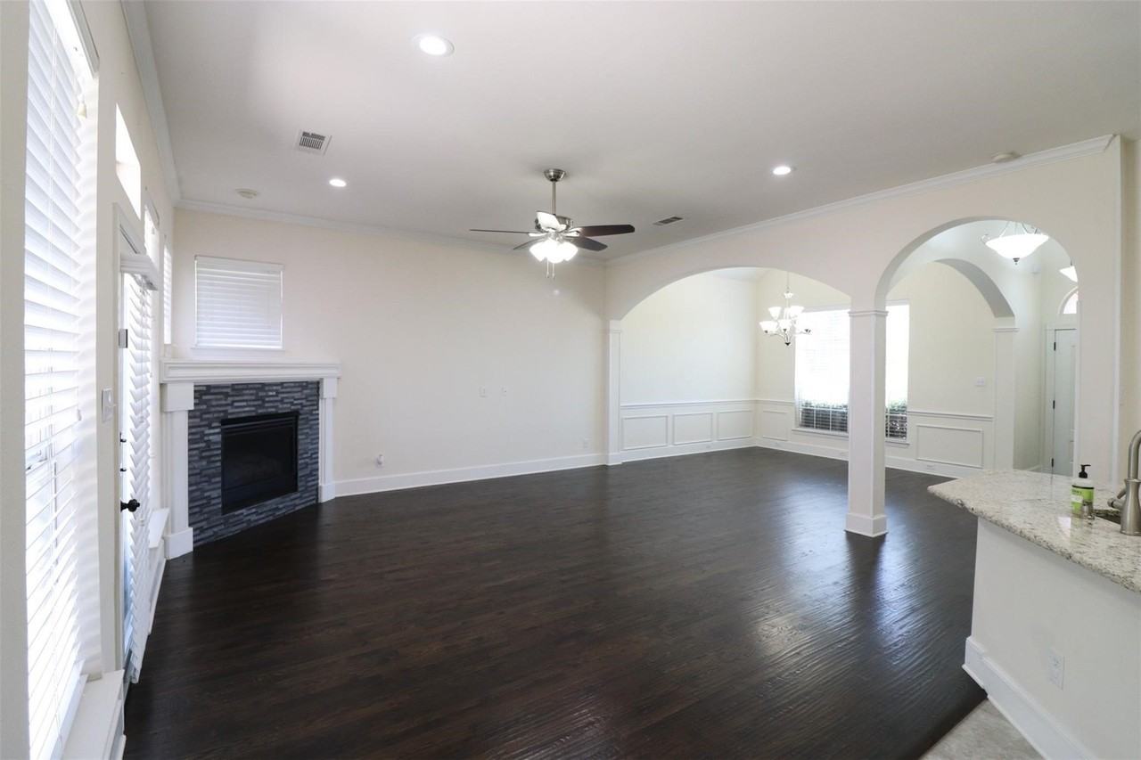 4041 Brazos Dr - Photo 5 of 28