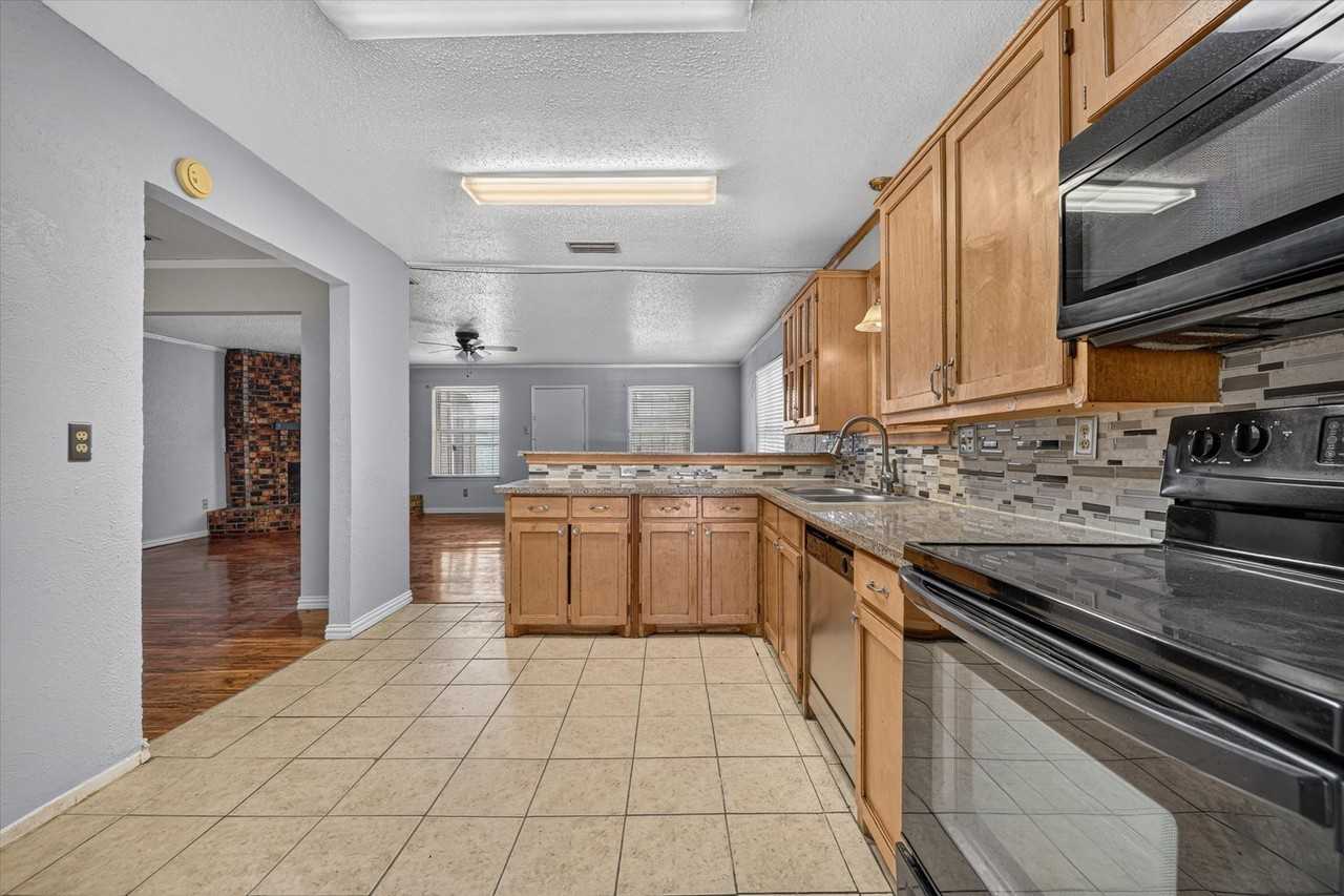 210 Nettletree St - Photo 3 of 19