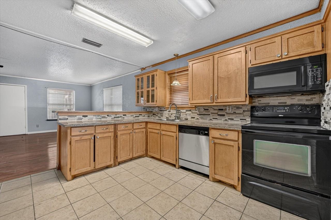 210 Nettletree St - Photo 6 of 19