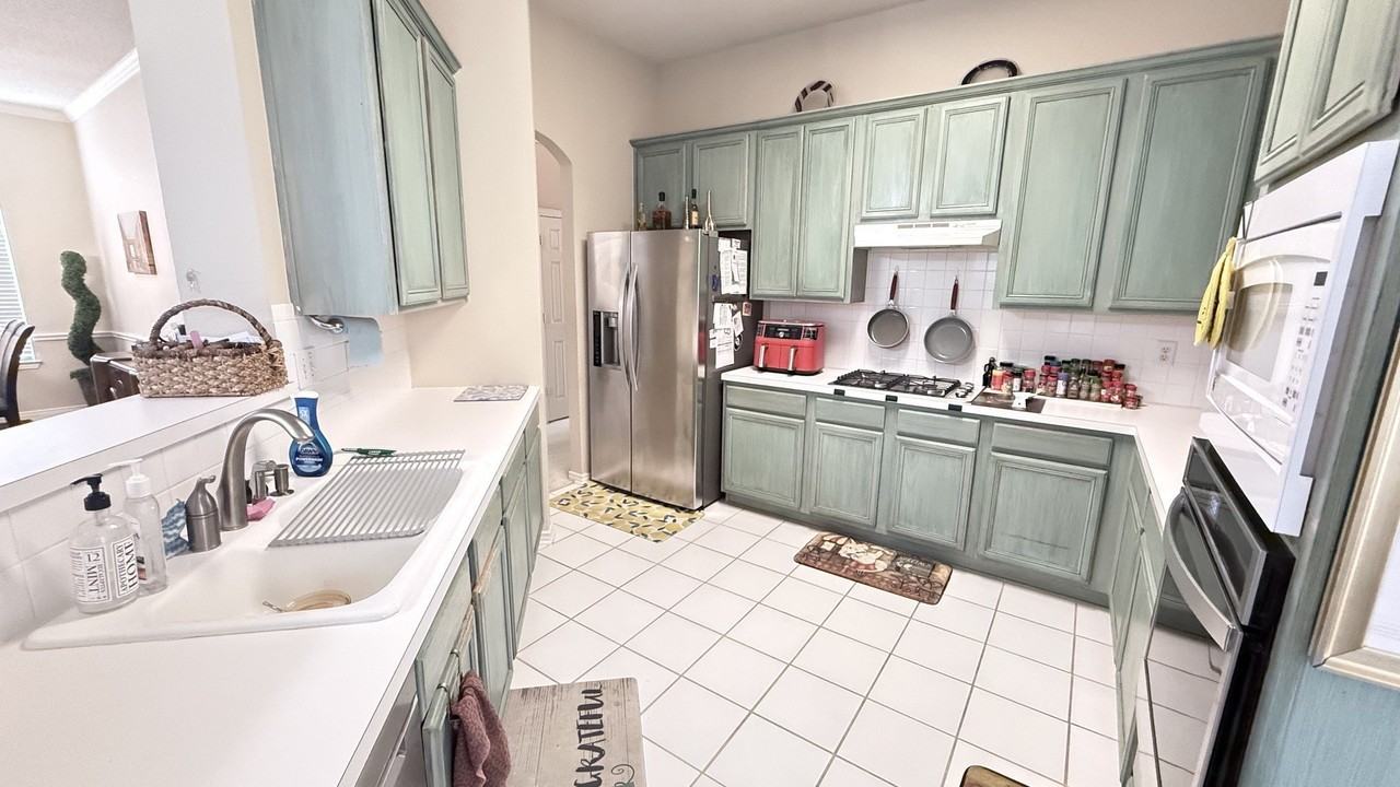 9816 Hickory Hollow Ln - Photo 7 of 25