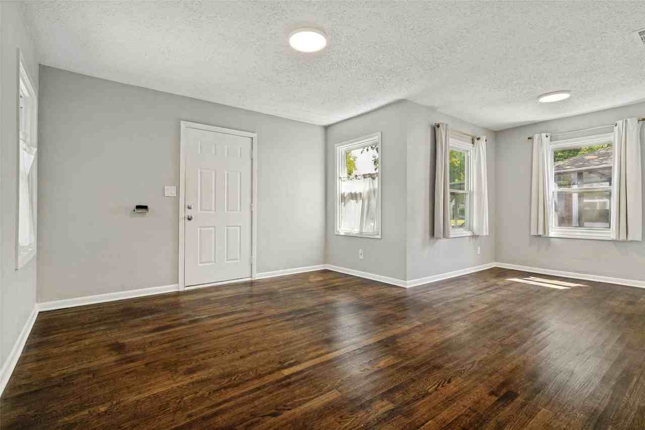4808 Sherwood Dr - Photo 3 of 12
