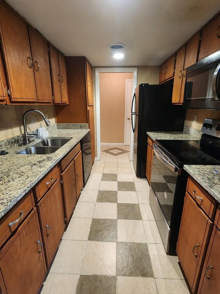558 E Avenue J #A - Photo 3 of 13