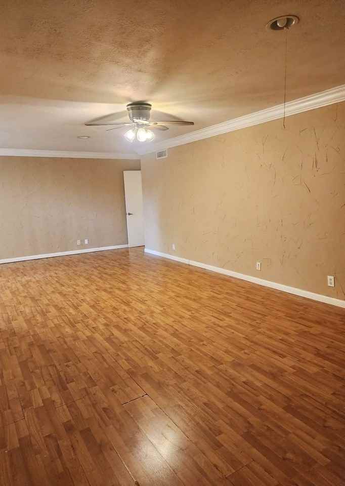 558 E Avenue J #A - Photo 4 of 13