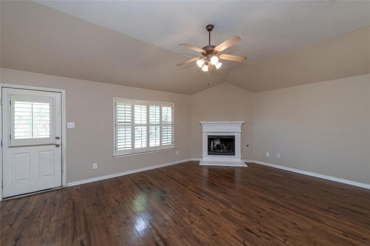 306 Tarpan Trl - Photo 3 of 36