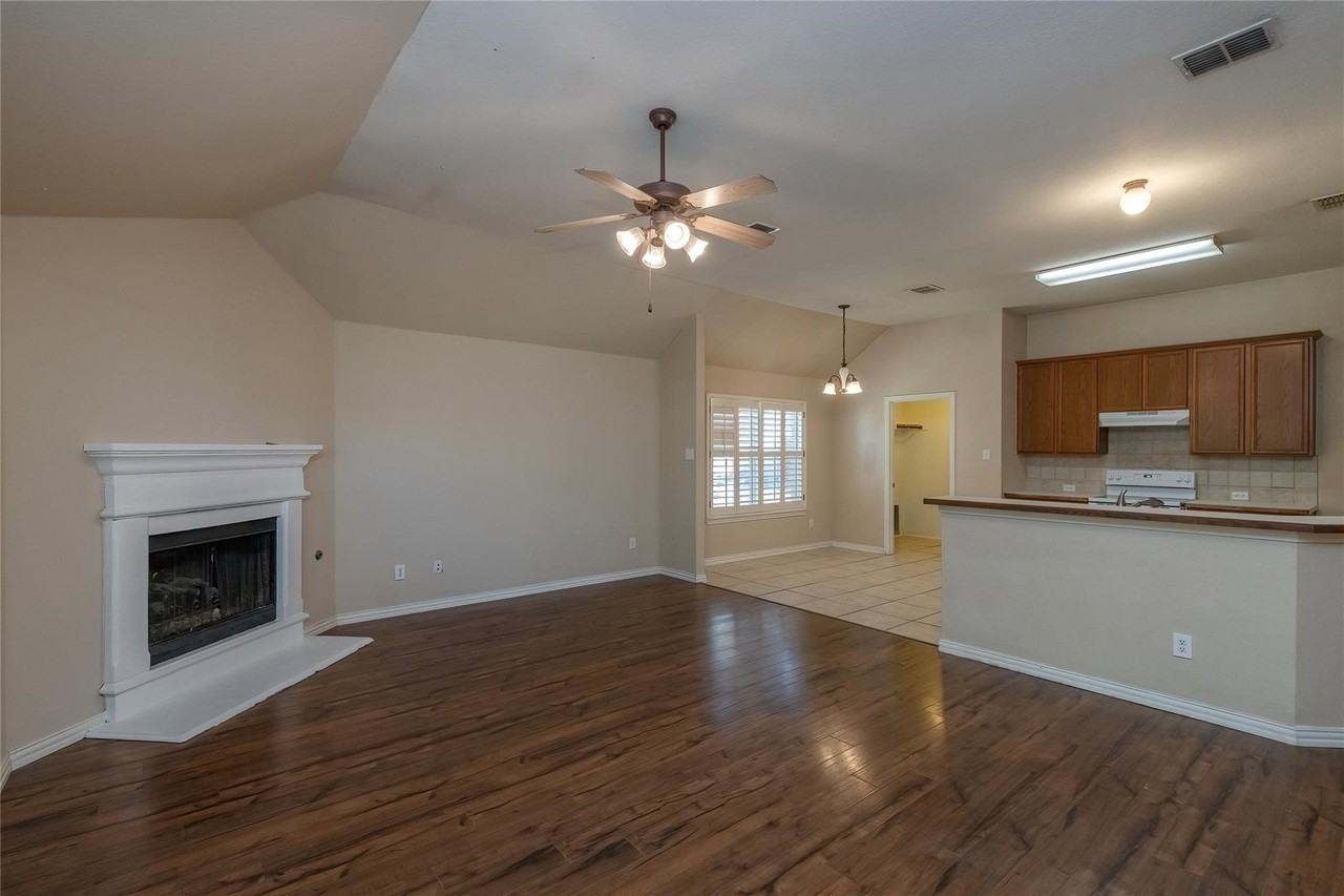 306 Tarpan Trl - Photo 4 of 36
