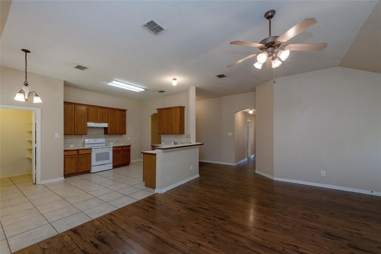 306 Tarpan Trl - Photo 5 of 36
