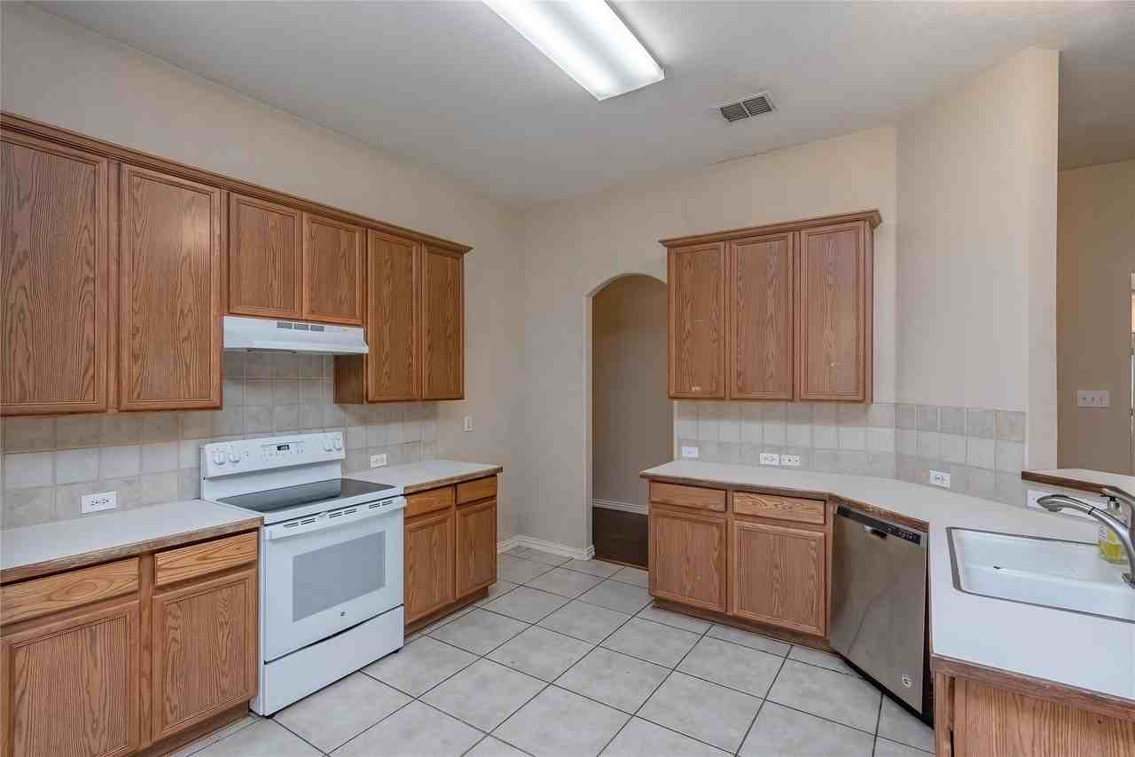 306 Tarpan Trl - Photo 6 of 36