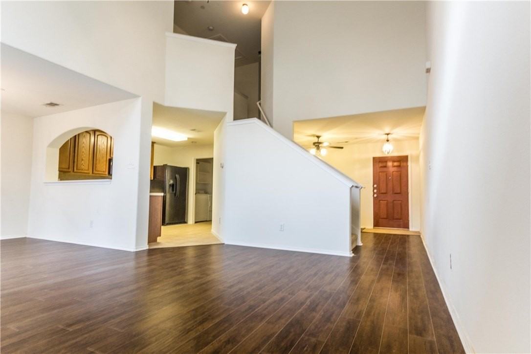 10371 Darkwood Dr - Photo 3 of 33