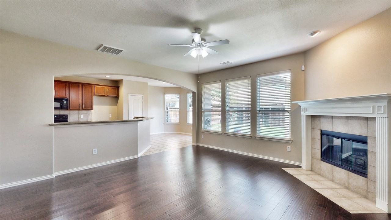 413 Perkins Dr - Photo 3 of 40